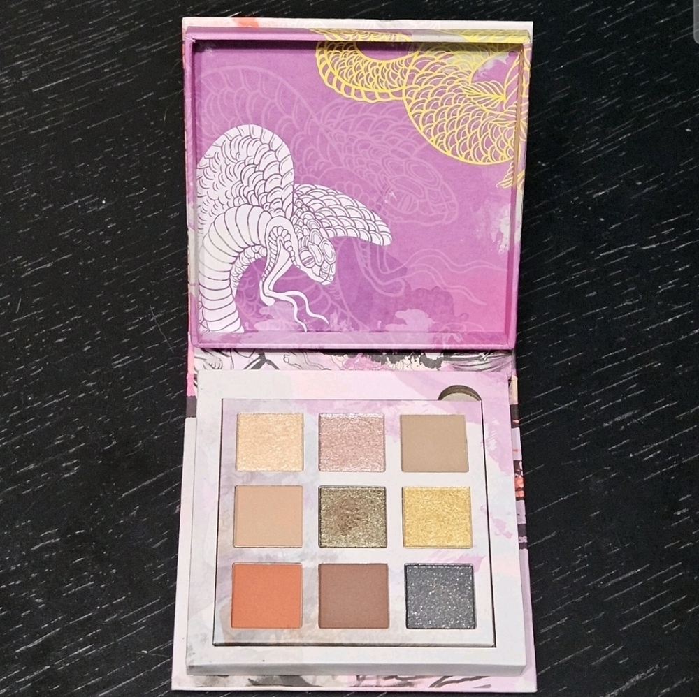 Pley x Cobra Kai Palette Limted Edition Eyeshadow Collection Shadow 9 Shades